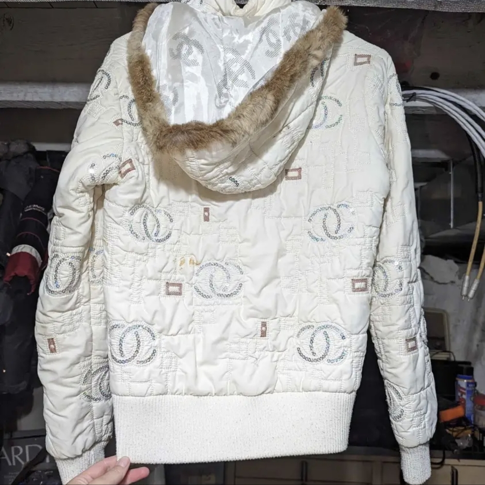 Chanel coat - Picture 2 of 5